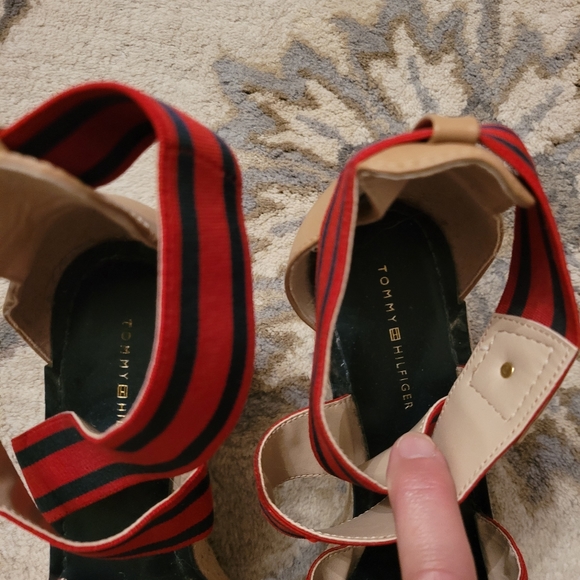 Size 8.5 tommy hilfiger sandals - Picture 3 of 6